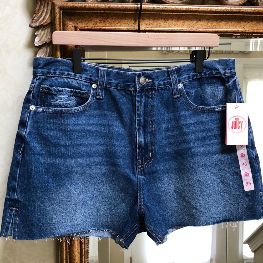 New Juicy Anna Relaxed Women’s Short. Size 33. Blue.  Heart patch on back pocket